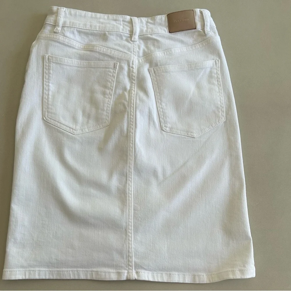 Elegant White Mini Skirt for Women. Size 36 - Picture 5 of 8